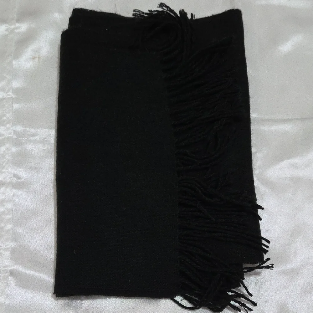 Black Scarf and Gloves Set For Women